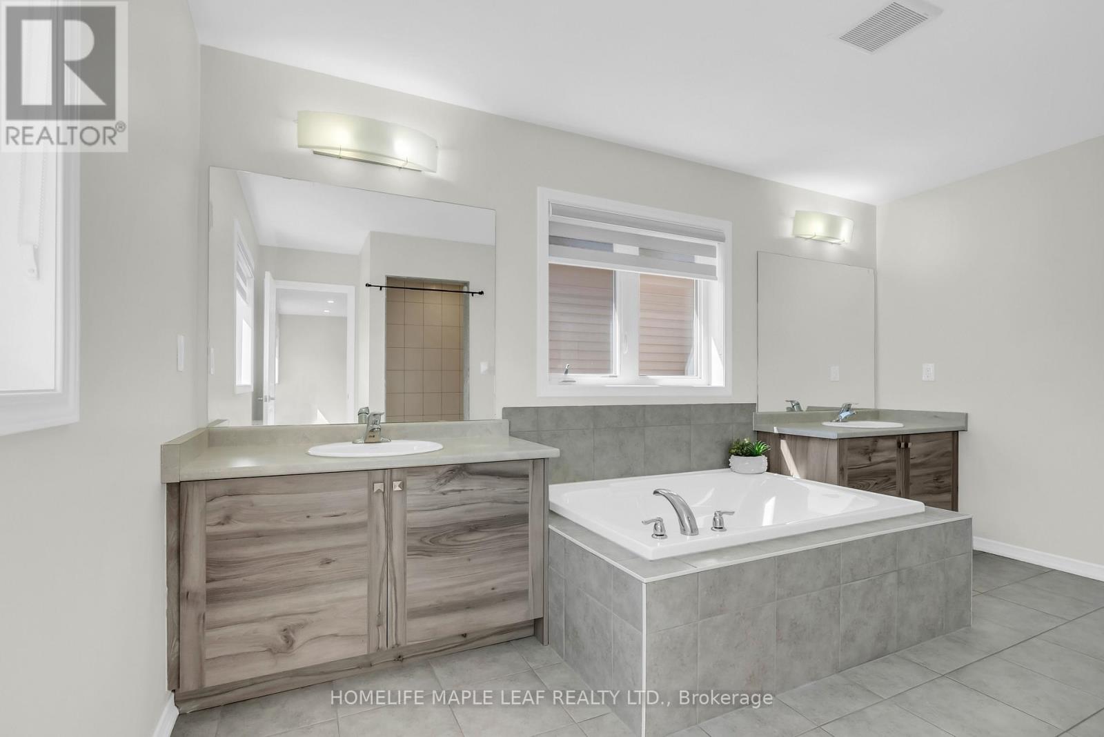 129 Longboat Run W, Brantford, Ontario  N3T 0R8 - Photo 30 - X12932370