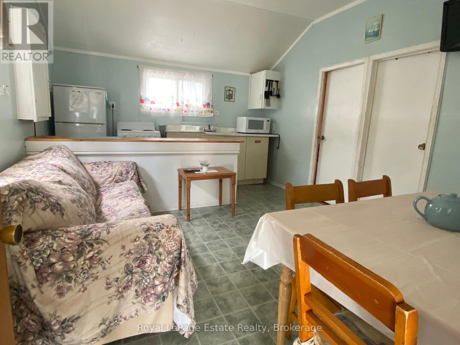 104 Third Avenue N, South Bruce Peninsula, Ontario  N0H 2G0 - Photo 12 - X12936890