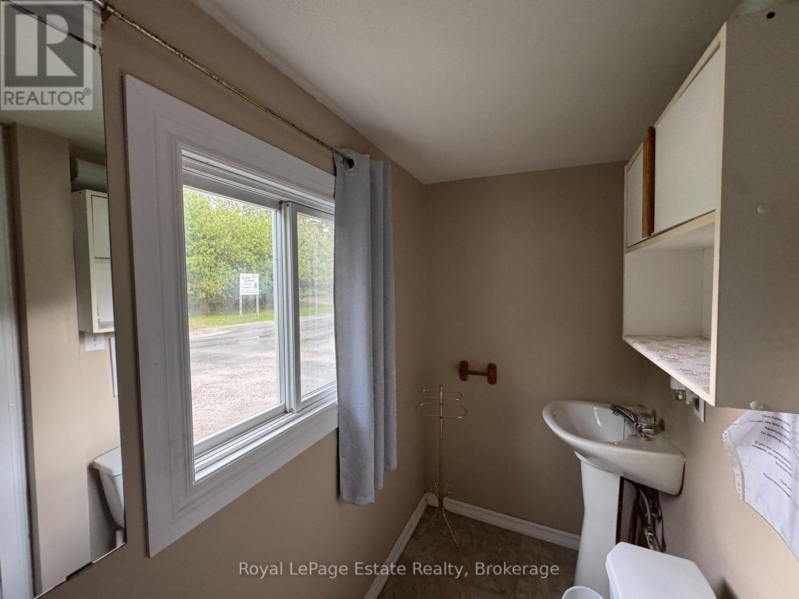 104 Third Avenue N, South Bruce Peninsula, Ontario  N0H 2G0 - Photo 17 - X12936890