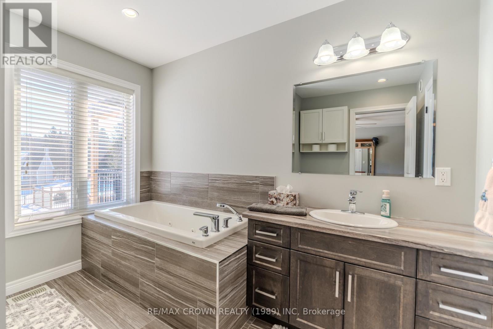 211 Eglington Road N, East Ferris, Ontario  P0H 1H0 - Photo 13 - X12936878