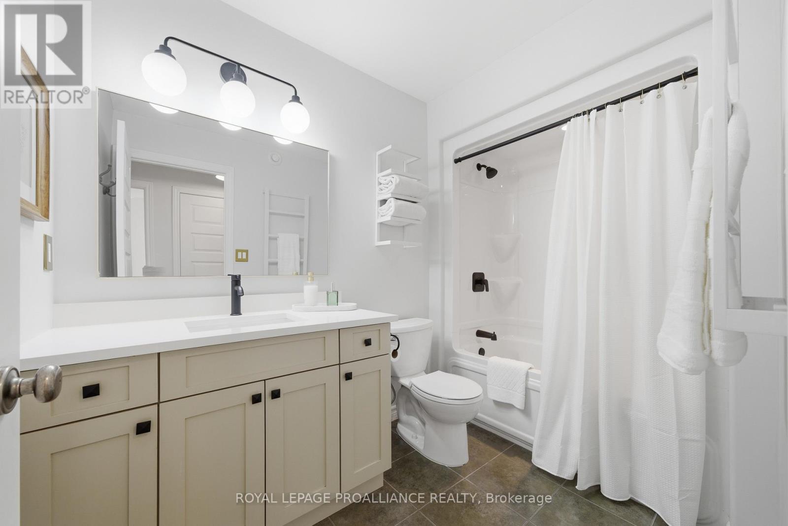 42 Windwhisper Drive, Belleville, Ontario  K0K 2V0 - Photo 27 - X12936816