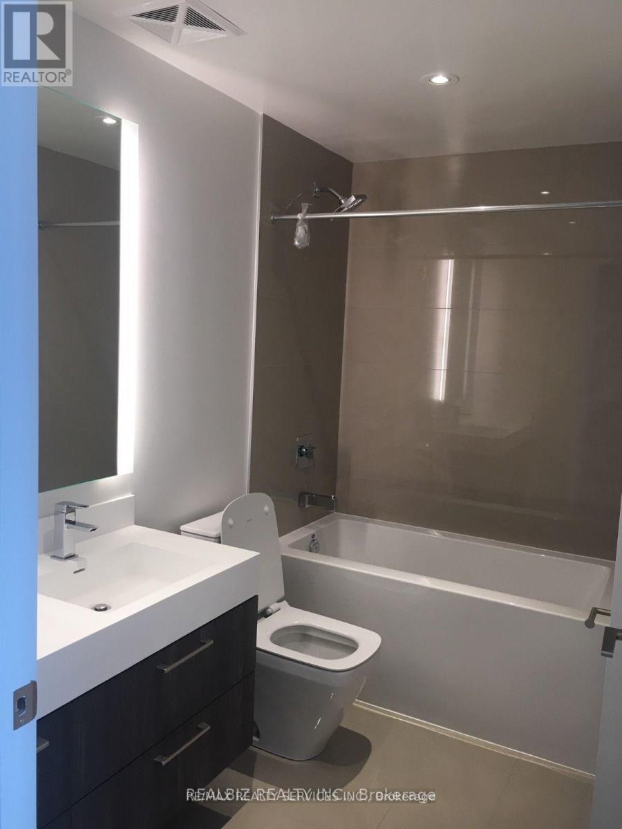 2204 - 1 Yorkville Avenue, Toronto, Ontario  M4W 0B1 - Photo 4 - C12936796