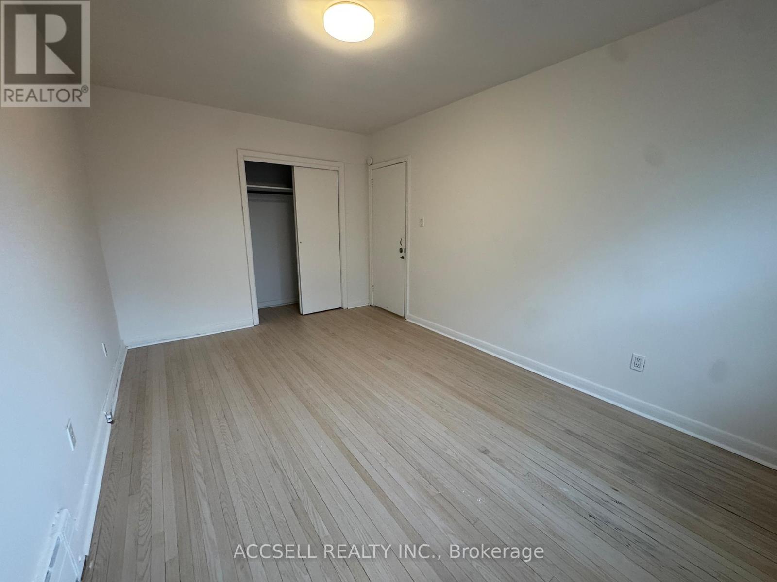 Upper - 99 Kenwood Avenue, Toronto, Ontario  M6C 2S1 - Photo 11 - C12936862