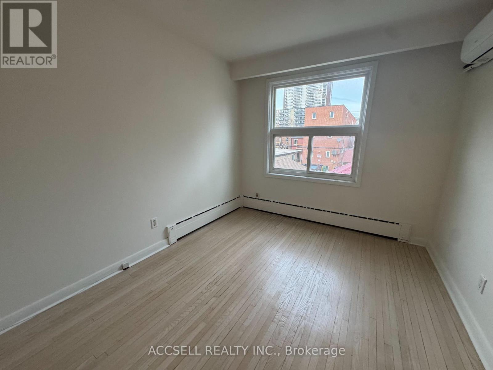 Upper - 99 Kenwood Avenue, Toronto, Ontario  M6C 2S1 - Photo 12 - C12936862