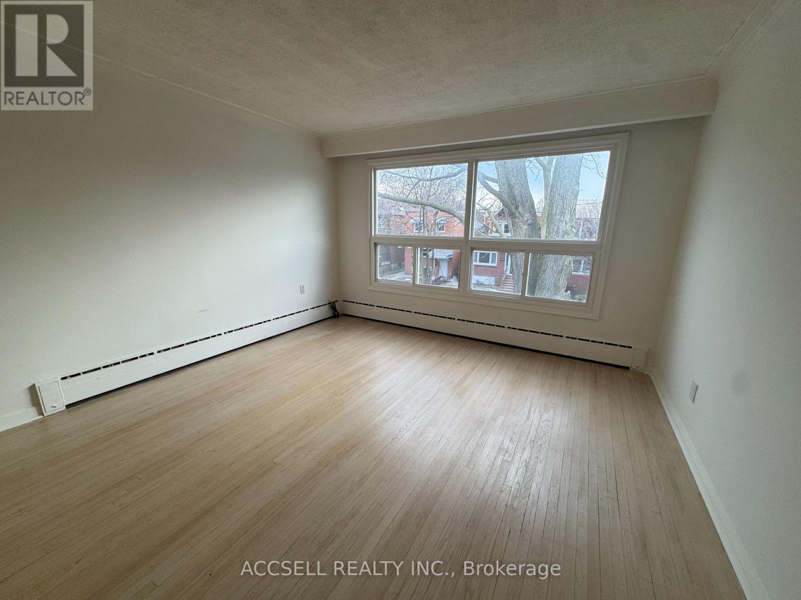 Upper - 99 Kenwood Avenue, Toronto, Ontario  M6C 2S1 - Photo 3 - C12936862