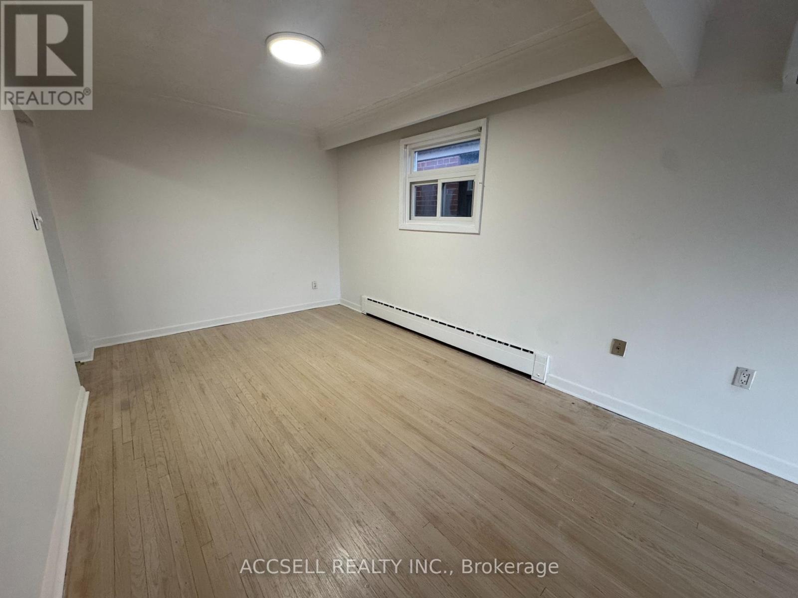 Upper - 99 Kenwood Avenue, Toronto, Ontario  M6C 2S1 - Photo 4 - C12936862