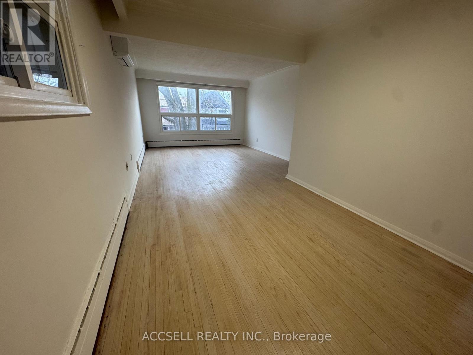 Upper - 99 Kenwood Avenue, Toronto, Ontario  M6C 2S1 - Photo 6 - C12936862