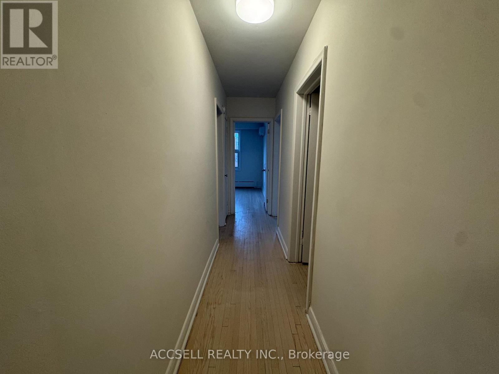 Upper - 99 Kenwood Avenue, Toronto, Ontario  M6C 2S1 - Photo 8 - C12936862