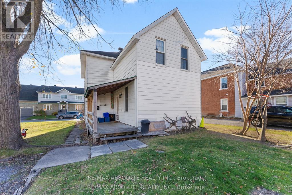 27 Macdonald Street S, Arnprior, Ontario  K7S 2W4 - Photo 3 - X12936804