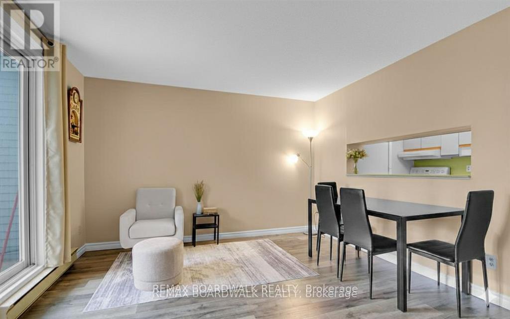 412 - 214 Viewmount Drive, Ottawa, Ontario  K2E 7X3 - Photo 4 - X12936826