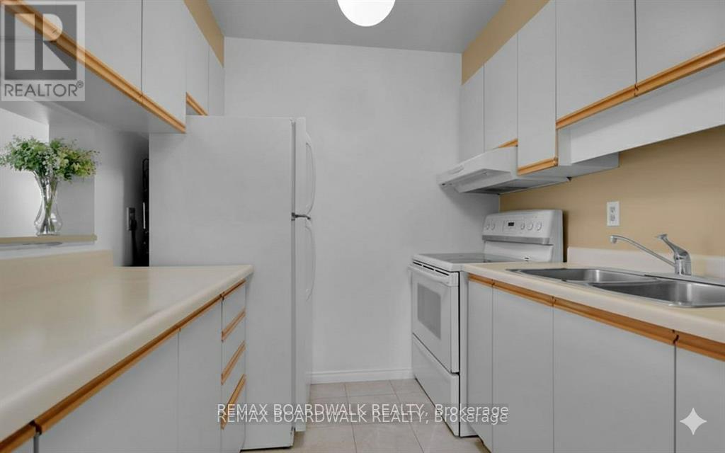 412 - 214 Viewmount Drive, Ottawa, Ontario  K2E 7X3 - Photo 5 - X12936826