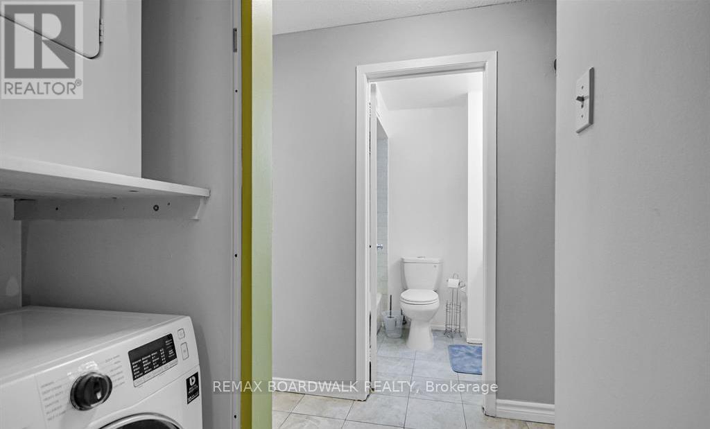 412 - 214 Viewmount Drive, Ottawa, Ontario  K2E 7X3 - Photo 9 - X12936826