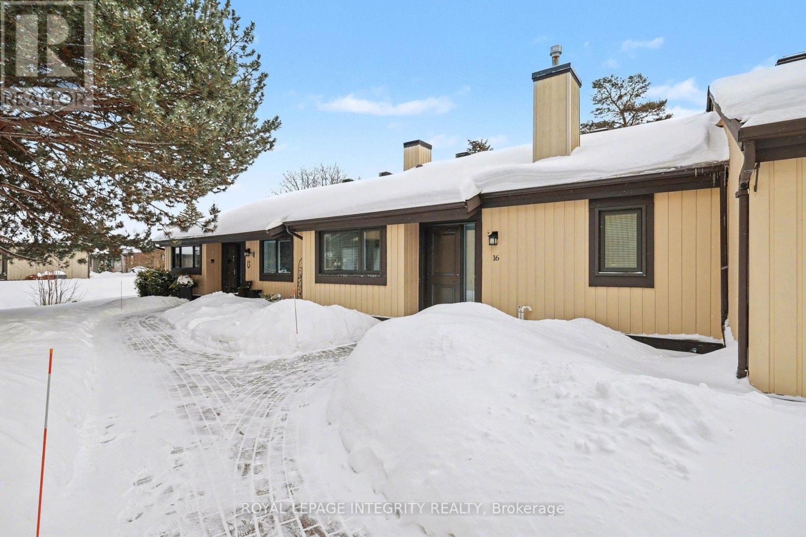 16 Pebble Beach Court, Ottawa, Ontario  K2S 1B9 - Photo 2 - X12936872