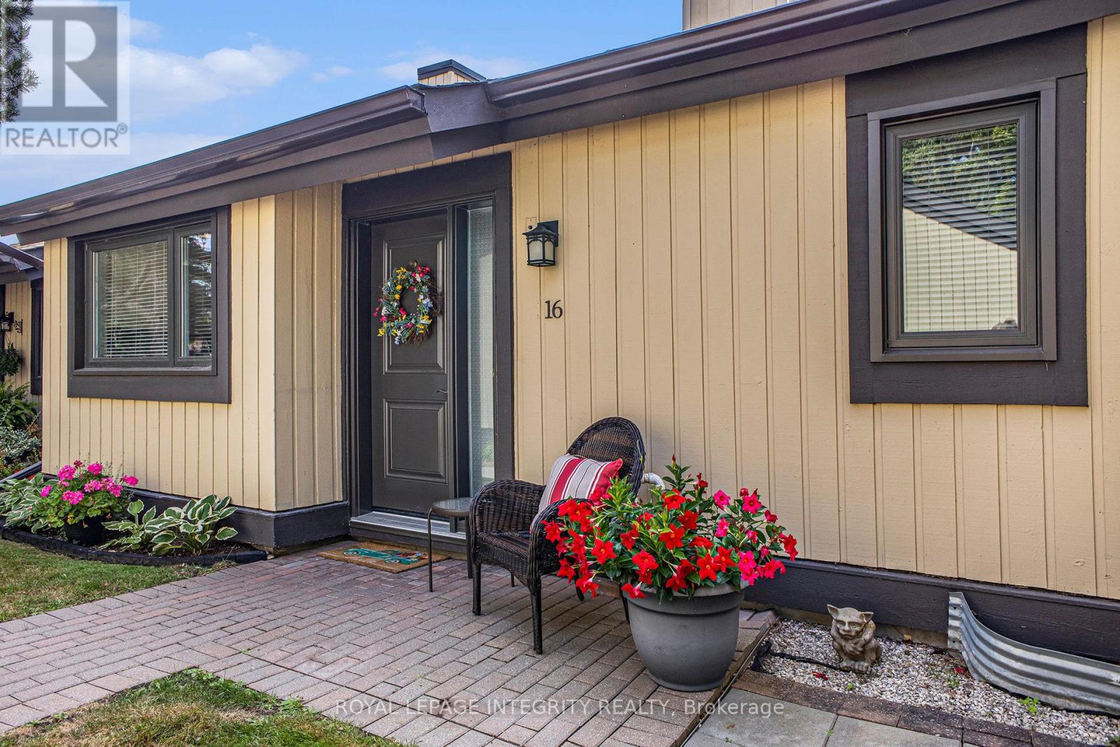 16 Pebble Beach Court, Ottawa, Ontario  K2S 1B9 - Photo 5 - X12936872