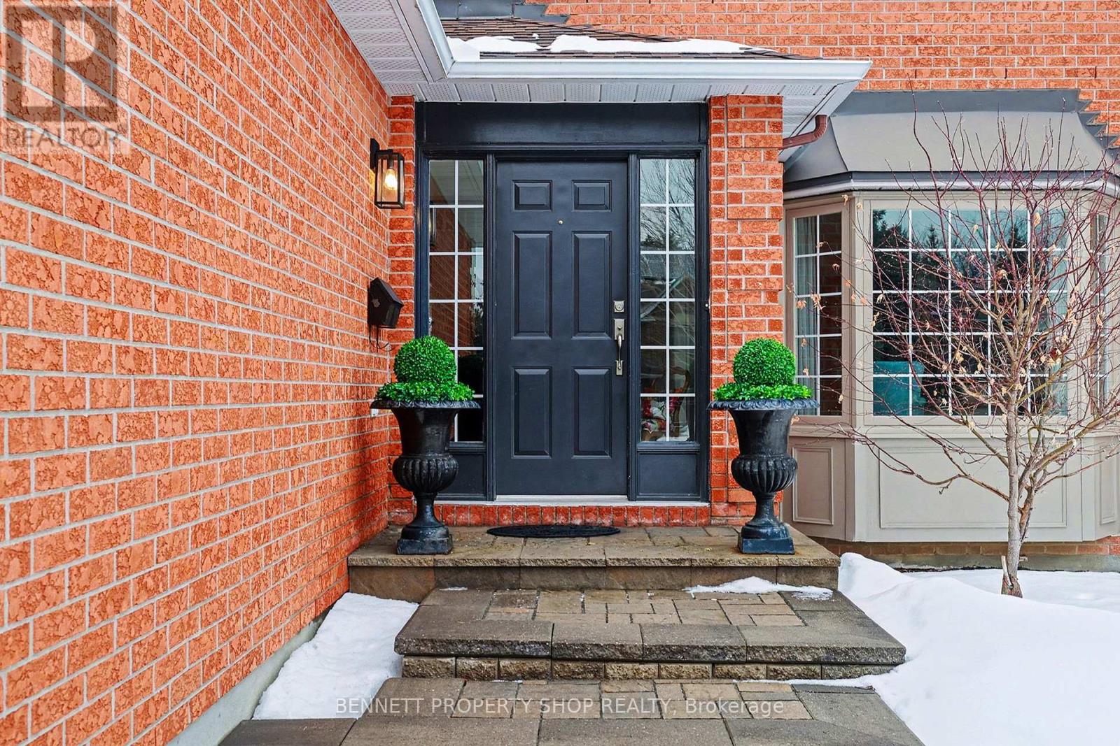 12 Sherk Crescent, Ottawa, Ontario  K2K 2L4 - Photo 3 - X12936900