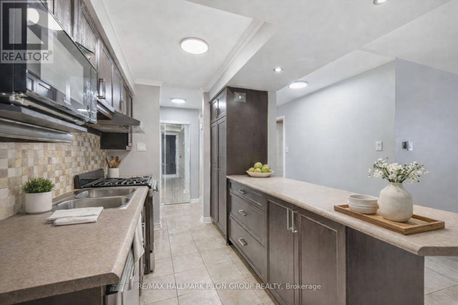 100 - 902 Notre Dame Street, Russell, Ontario  K0A 1W0 - Photo 3 - X12936938