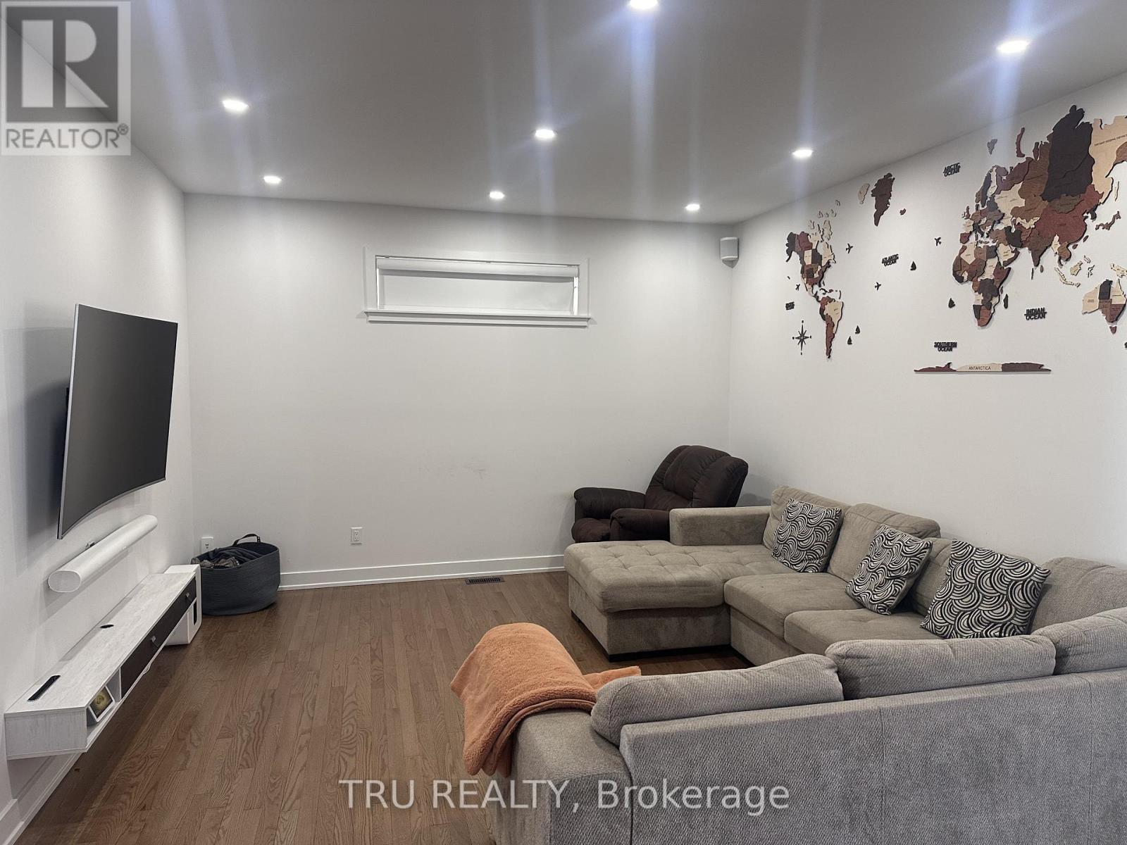 711 Cope Drive, Ottawa, Ontario  K2S 2P7 - Photo 13 - X12936958