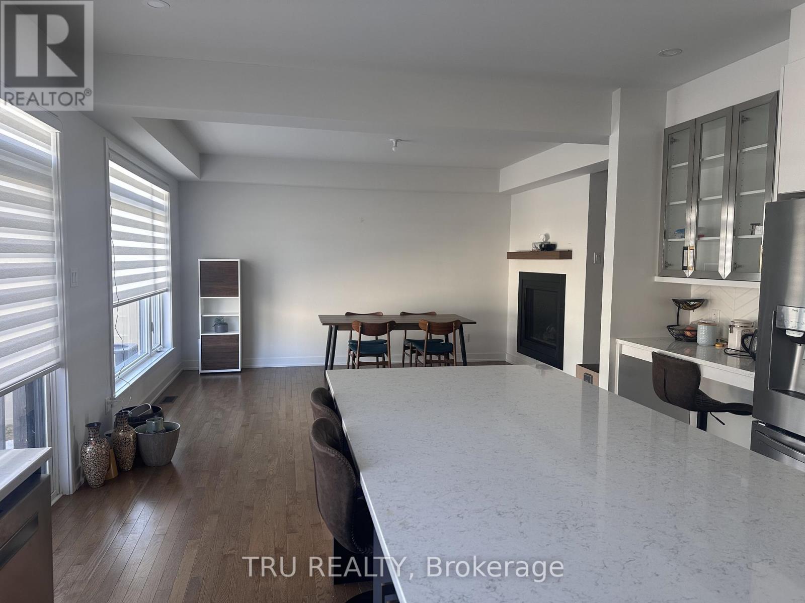 711 Cope Drive, Ottawa, Ontario  K2S 2P7 - Photo 4 - X12936958