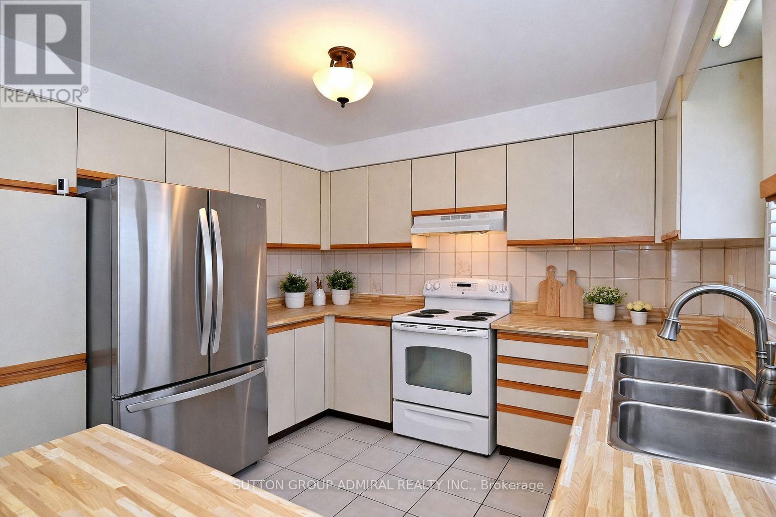 45 Royal Garden Boulevard, Vaughan, Ontario  L4L 7C4 - Photo 13 - N12936806