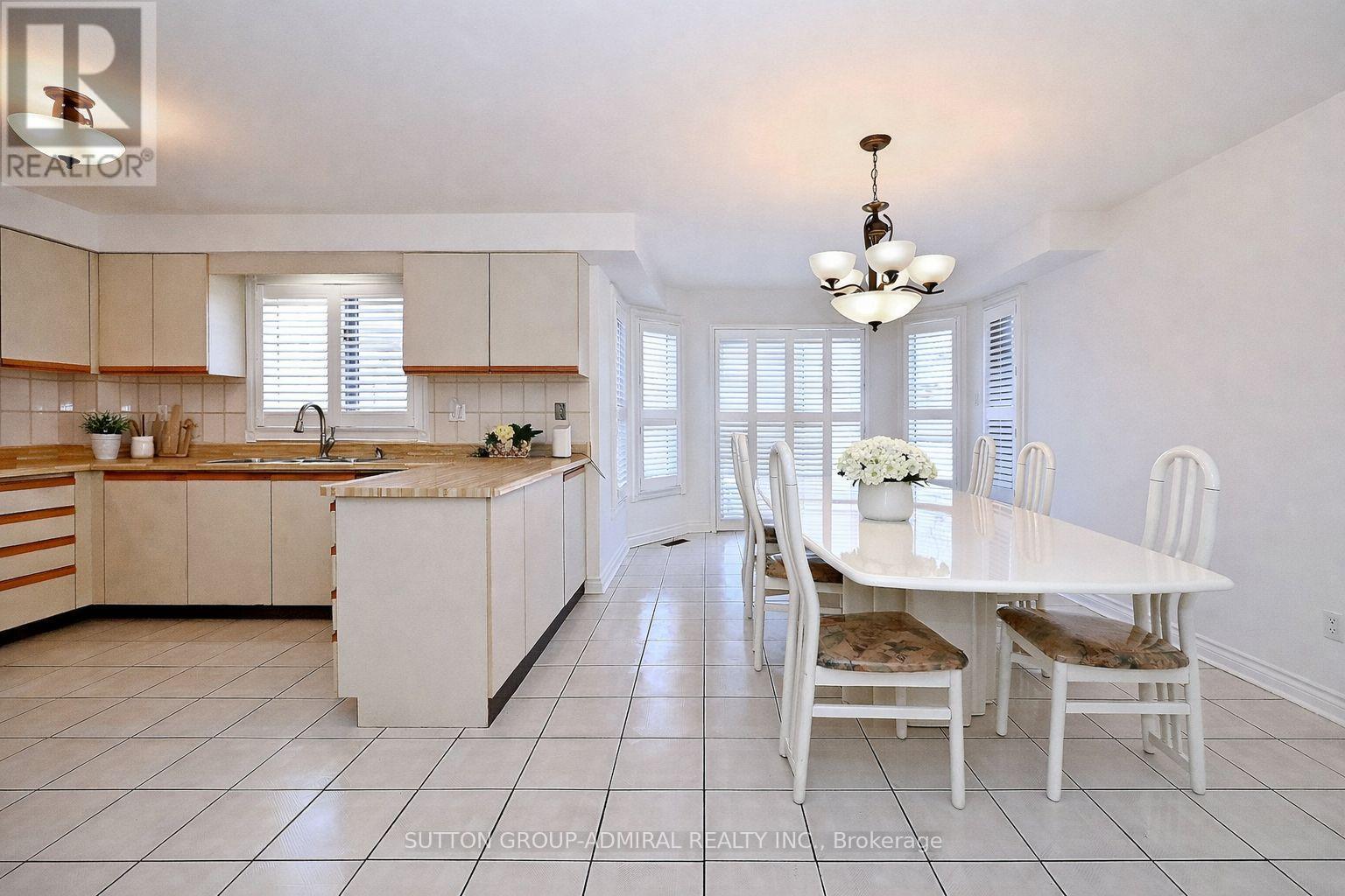 45 Royal Garden Boulevard, Vaughan, Ontario  L4L 7C4 - Photo 14 - N12936806