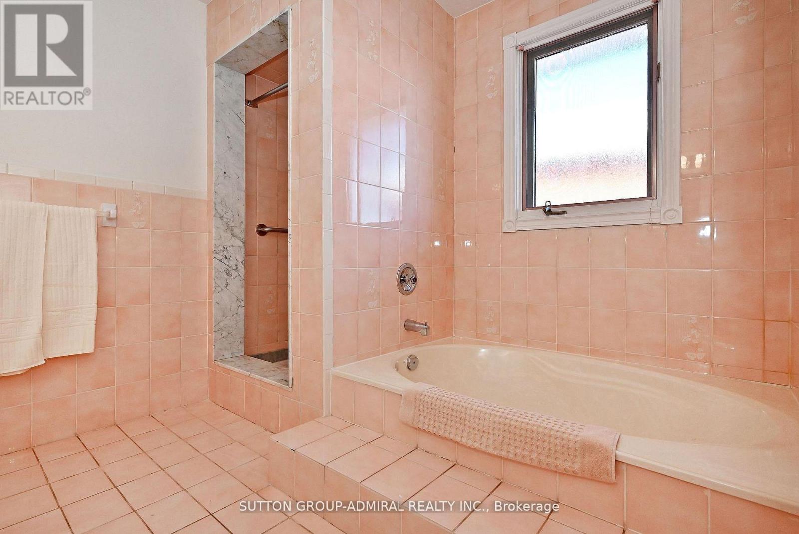 45 Royal Garden Boulevard, Vaughan, Ontario  L4L 7C4 - Photo 31 - N12936806