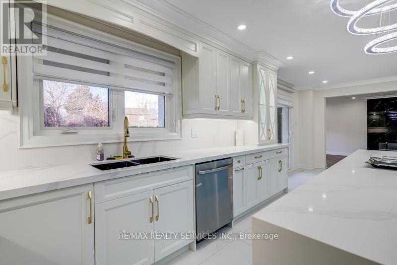 30 Queen Post Drive, Vaughan, Ontario  L4L 3G4 - Photo 13 - N12936848