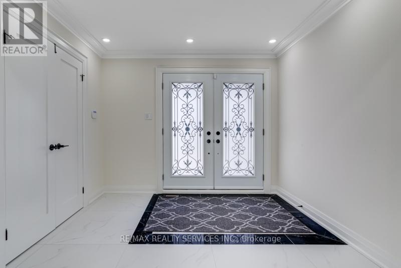 30 Queen Post Drive, Vaughan, Ontario  L4L 3G4 - Photo 6 - N12936848