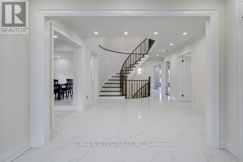 30 Queen Post Drive, Vaughan, Ontario  L4L 3G4 - Photo 7 - N12936848