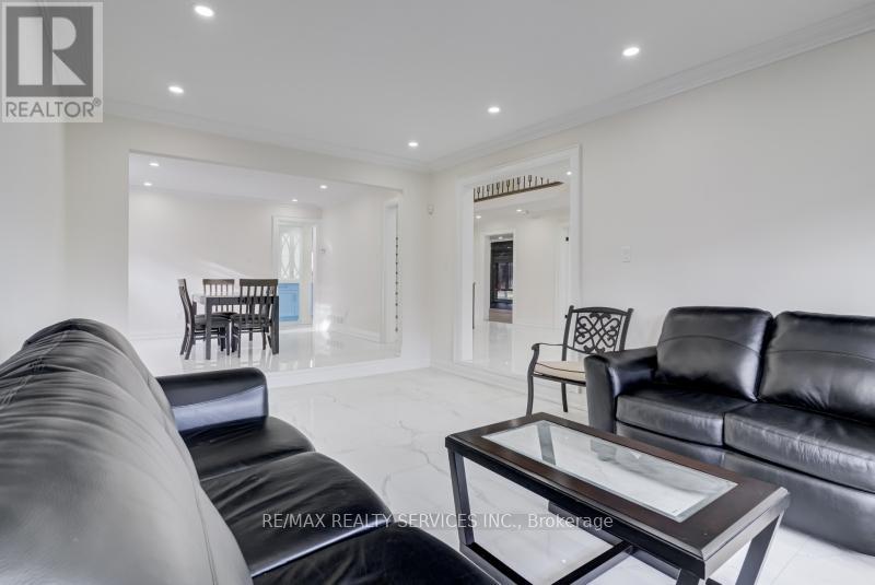 30 Queen Post Drive, Vaughan, Ontario  L4L 3G4 - Photo 9 - N12936848