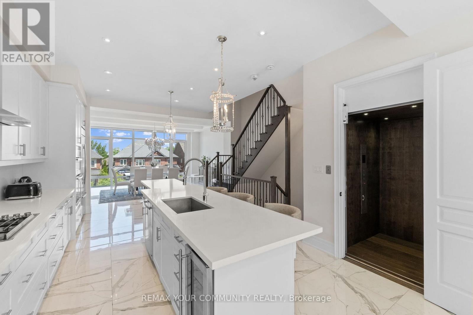 40 Crimson Forest Drive, Vaughan, Ontario  L6A 4C4 - Photo 12 - N12936896