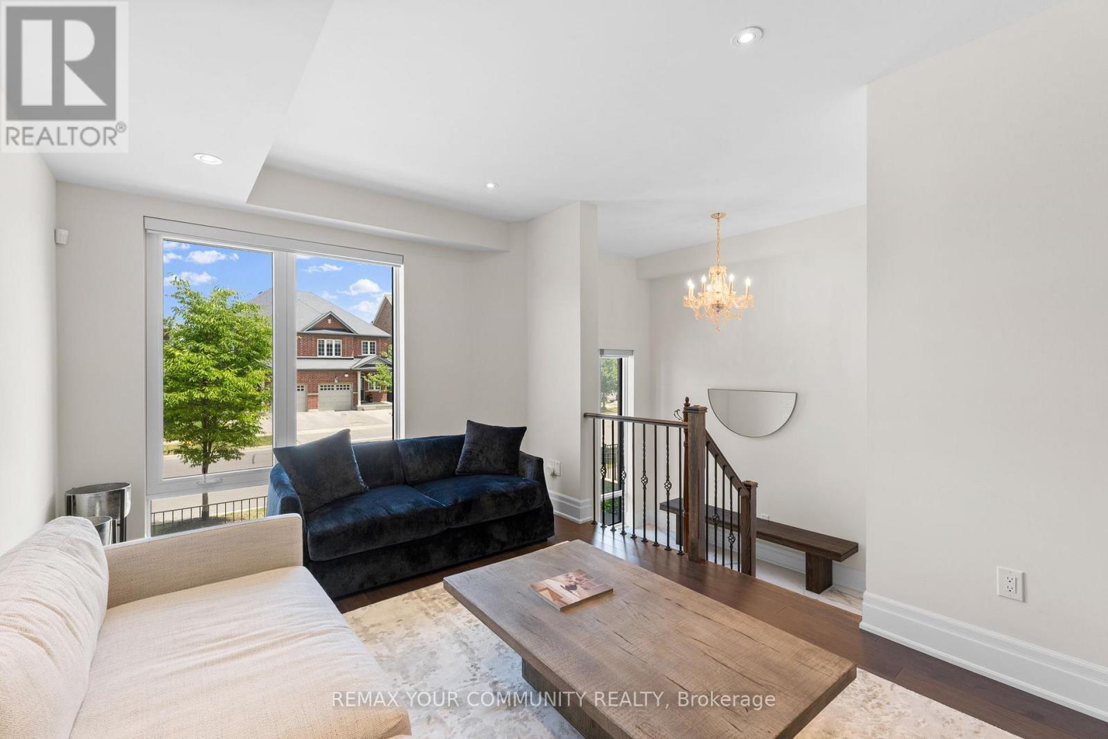 40 Crimson Forest Drive, Vaughan, Ontario  L6A 4C4 - Photo 5 - N12936896