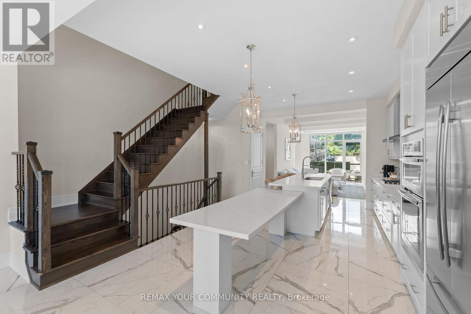 40 Crimson Forest Drive, Vaughan, Ontario  L6A 4C4 - Photo 9 - N12936896