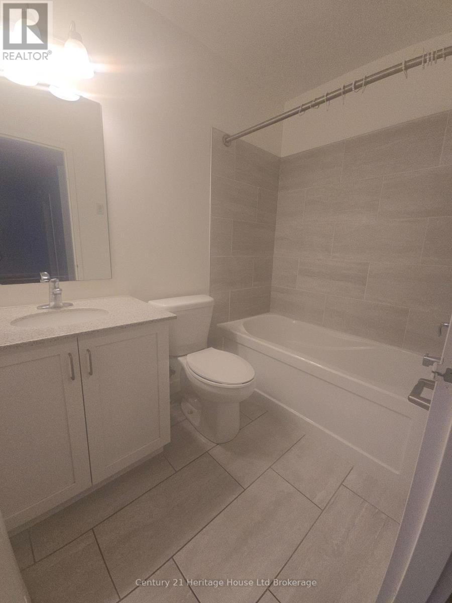 204 - 71 Metcalf Street, Woodstock, Ontario  N4S 3E9 - Photo 7 - X12936928