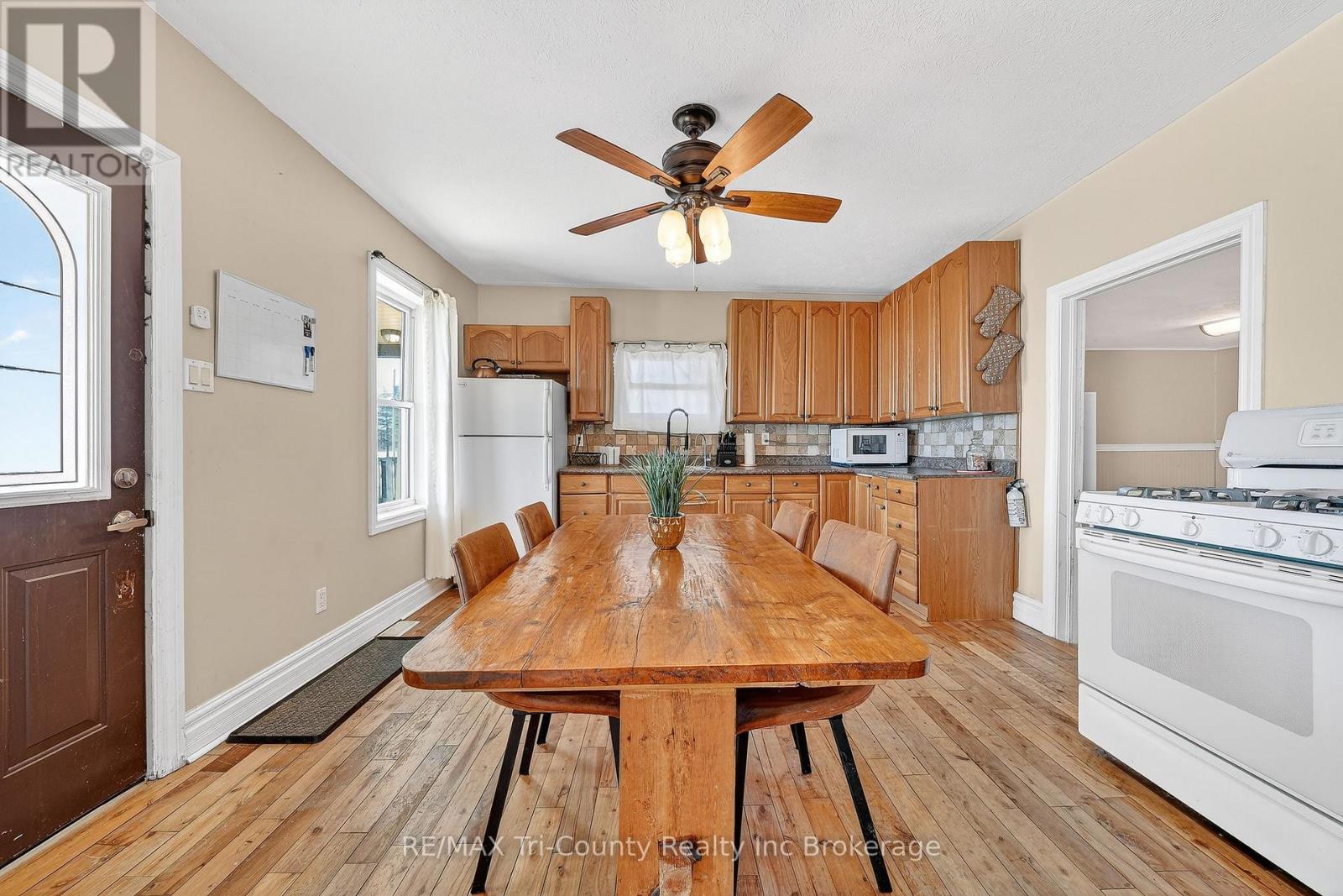 591 Lakeshore Road, Norfolk, Ontario  N0E 1C0 - Photo 20 - X12936962