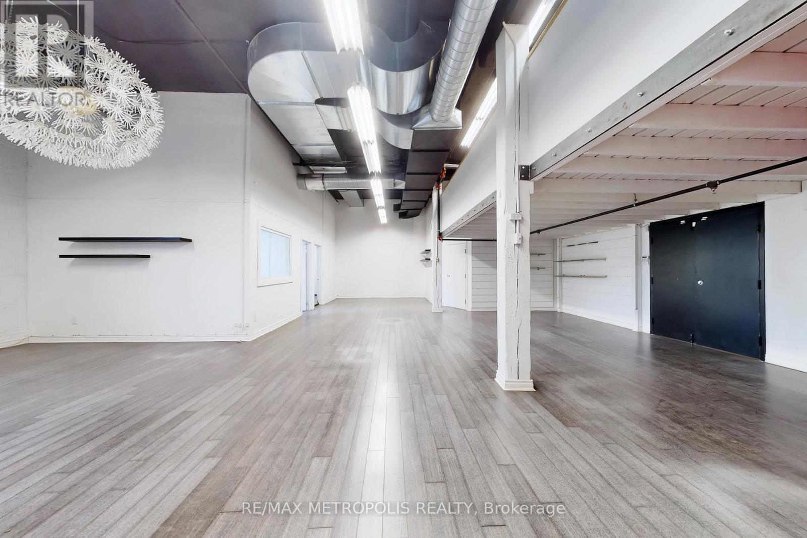 207 - 258 Wallace Avenue, Toronto, Ontario  M6P 3M9 - Photo 2 - W12936780