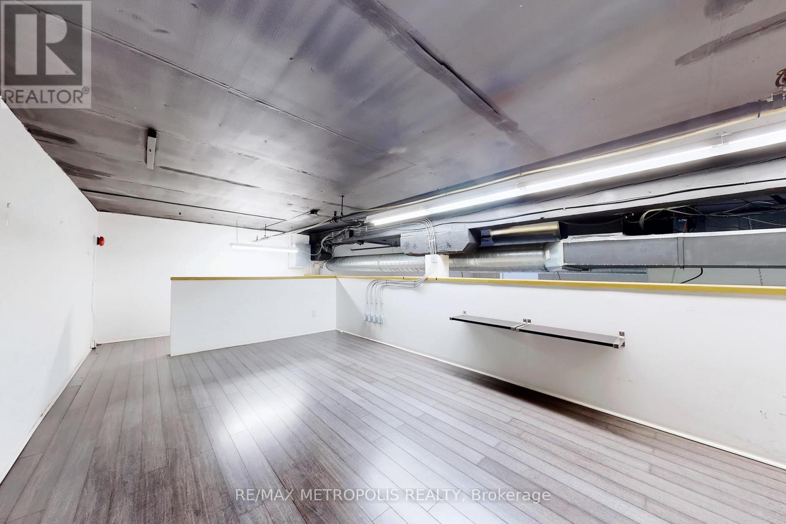 207 - 258 Wallace Avenue, Toronto, Ontario  M6P 3M9 - Photo 5 - W12936780