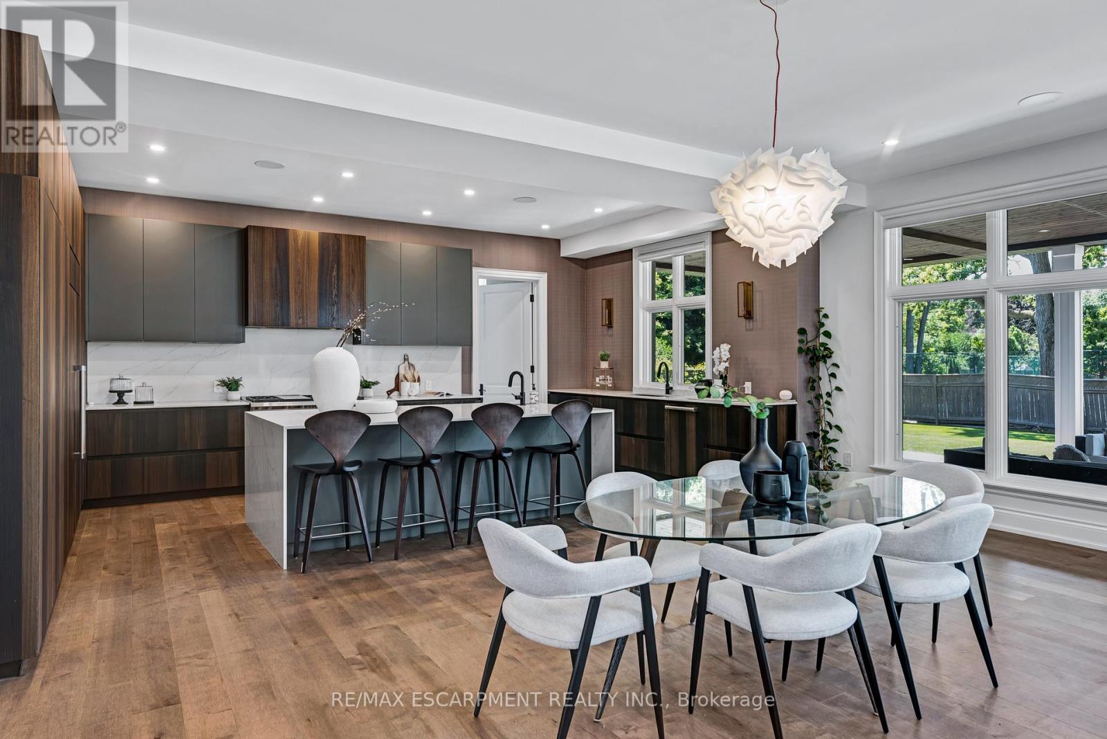 714 Atoka Drive, Mississauga, Ontario L5H 1Y6 - Photo 10 - W12936786