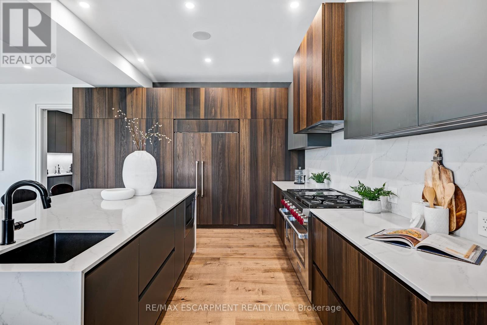 714 Atoka Drive, Mississauga, Ontario L5H 1Y6 - Photo 11 - W12936786