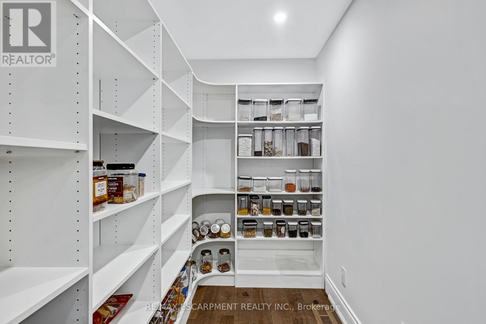 714 Atoka Drive, Mississauga, Ontario L5H 1Y6 - Photo 13 - W12936786