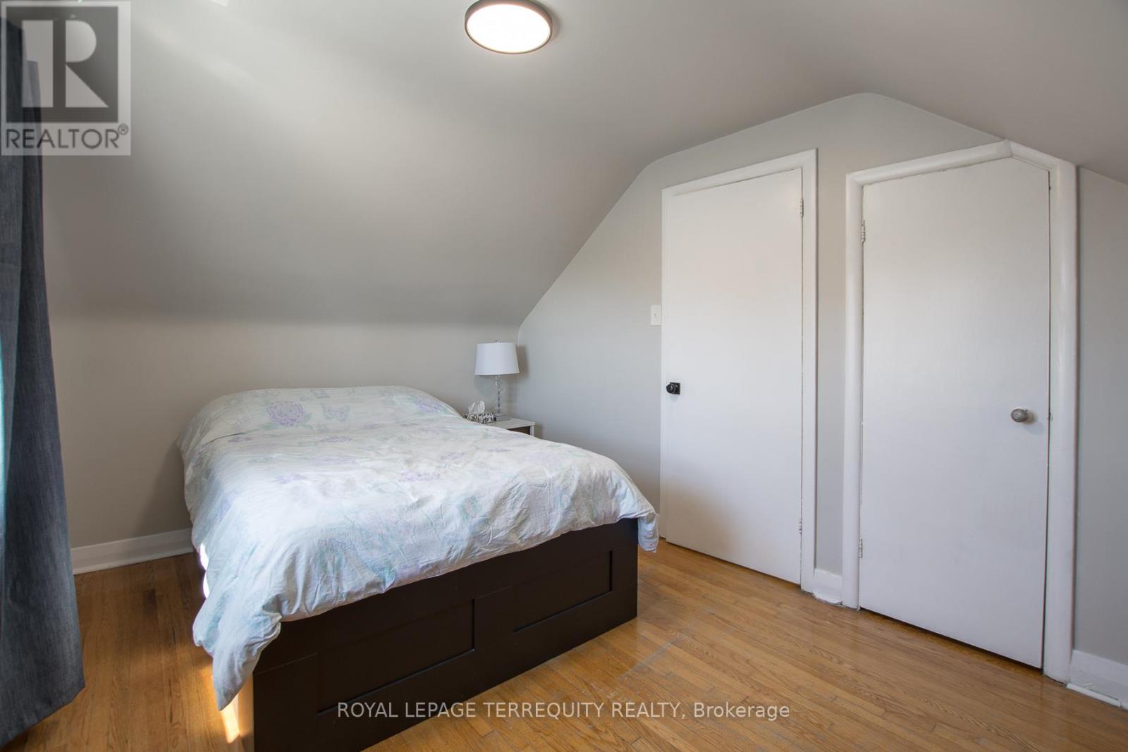 42 Sunray Crescent, Toronto, Ontario  M3M 2C5 - Photo 12 - W12936794