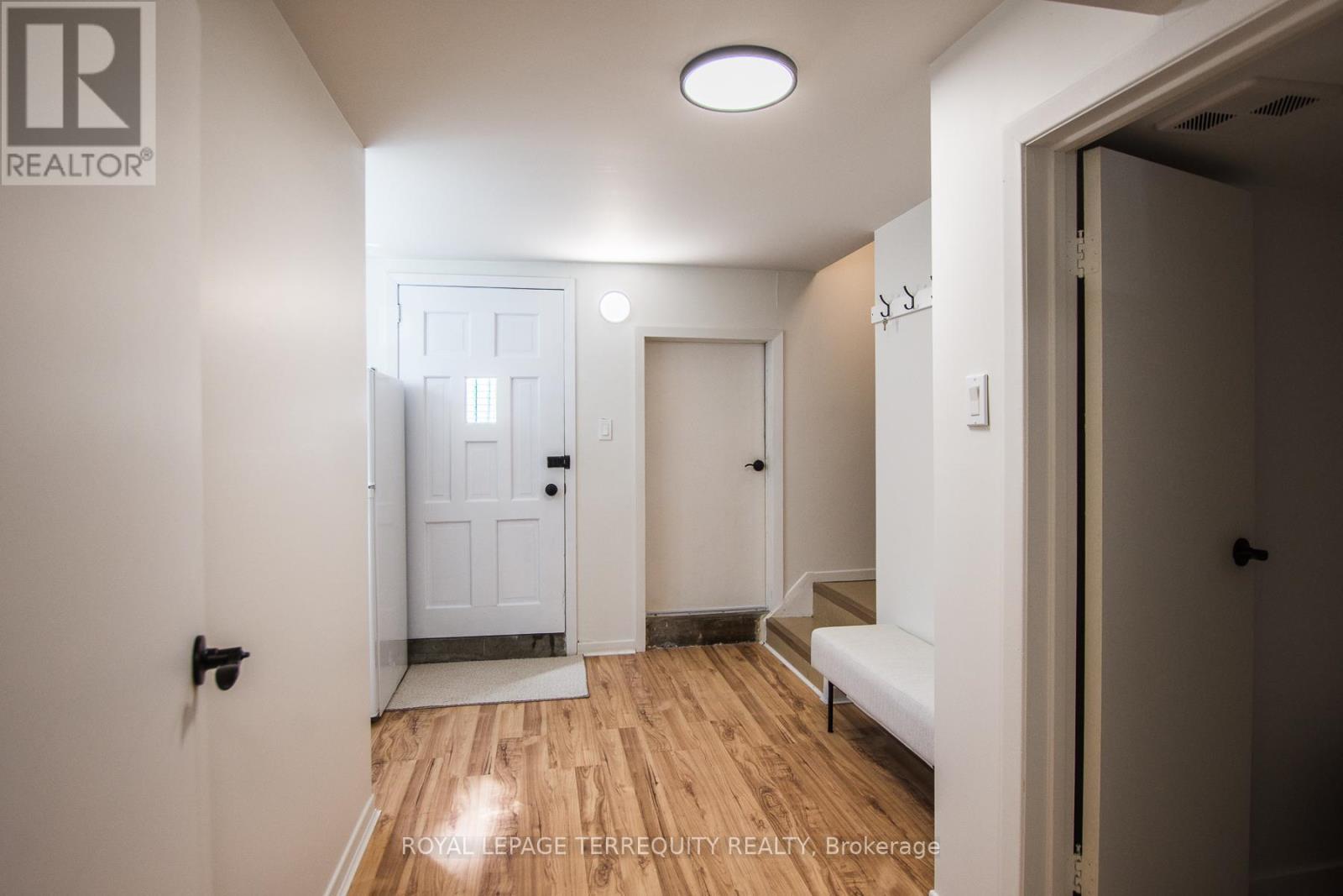 42 Sunray Crescent, Toronto, Ontario  M3M 2C5 - Photo 16 - W12936794