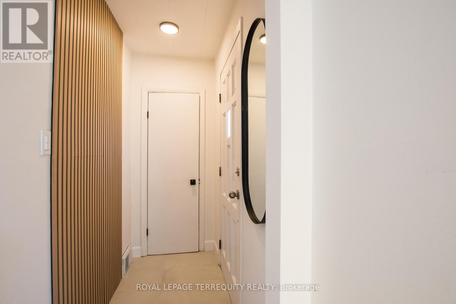 42 Sunray Crescent, Toronto, Ontario  M3M 2C5 - Photo 3 - W12936794