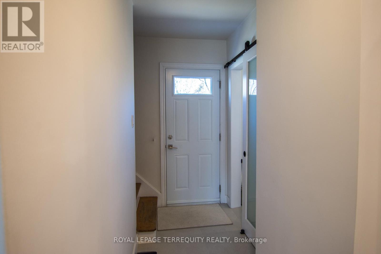 42 Sunray Crescent, Toronto, Ontario  M3M 2C5 - Photo 9 - W12936794