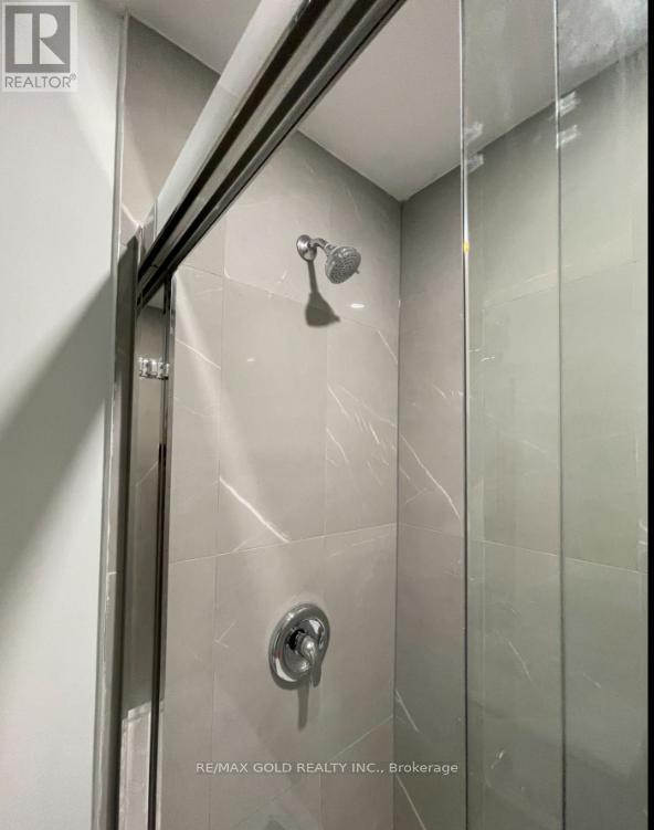 Lower - 25 Giza Crescent, Brampton, Ontario  L6R 2R2 - Photo 5 - W12936912