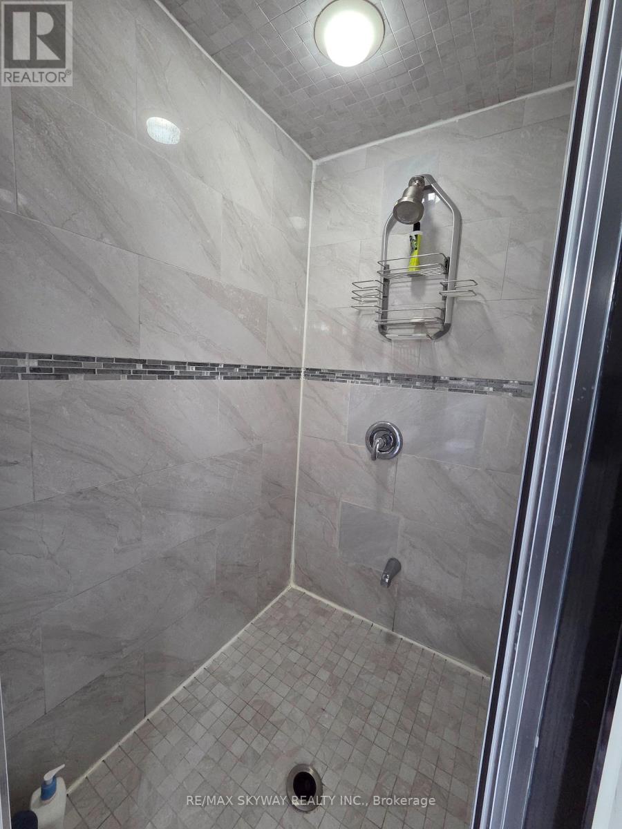 45 Confederation Street, Halton Hills, Ontario  L7G 3R4 - Photo 7 - W12936932