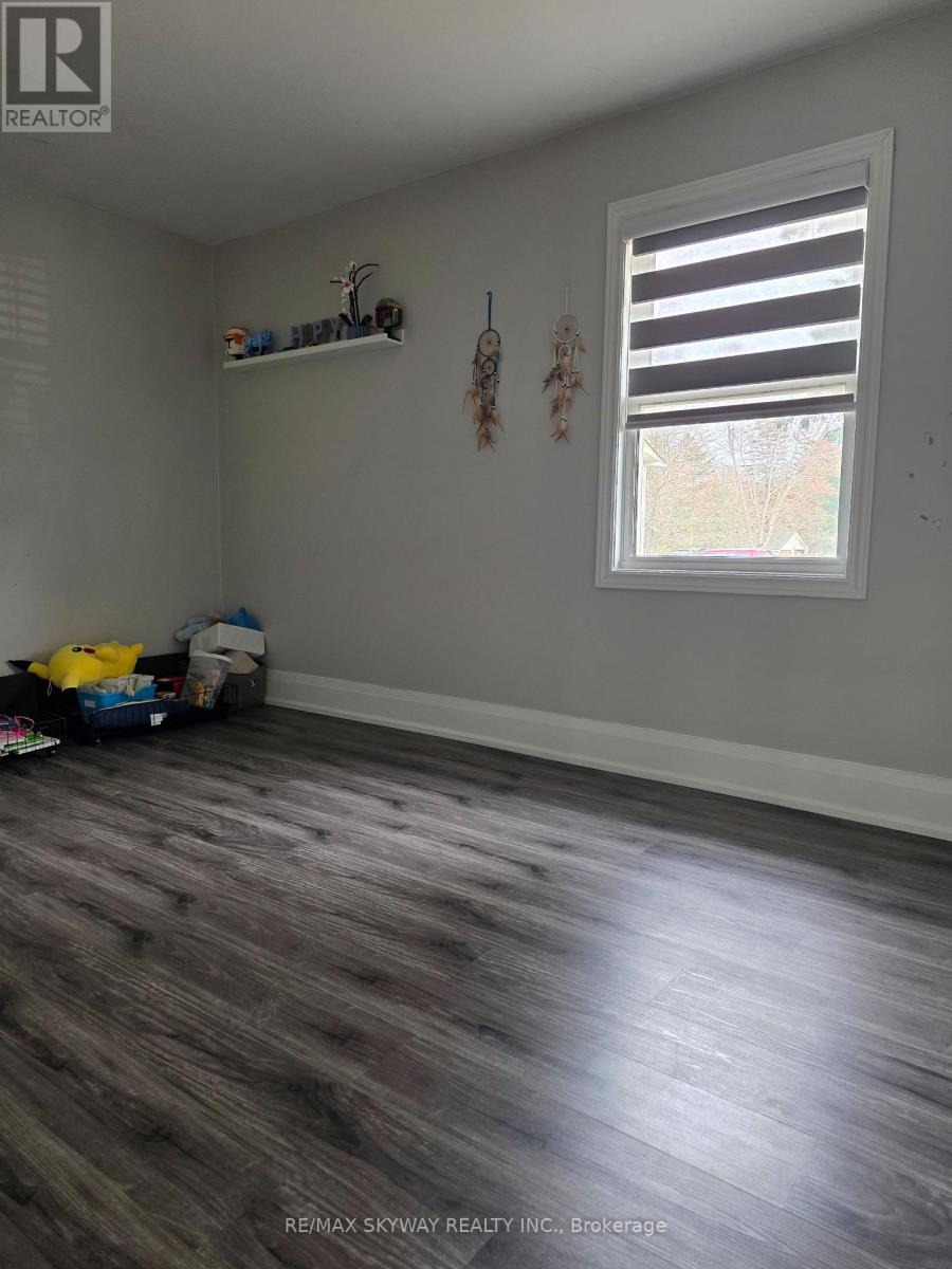 45 Confederation Street, Halton Hills, Ontario  L7G 3R4 - Photo 8 - W12936932