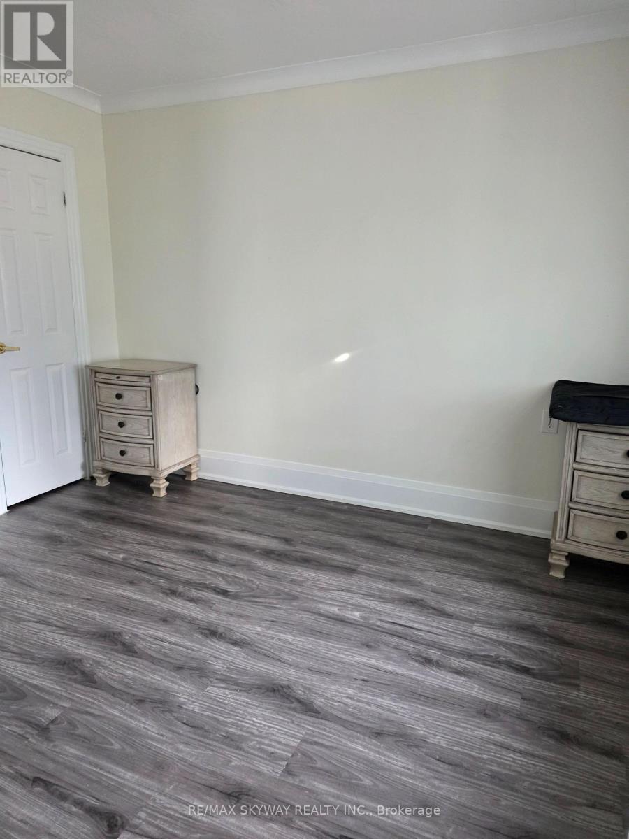 45 Confederation Street, Halton Hills, Ontario  L7G 3R4 - Photo 9 - W12936932