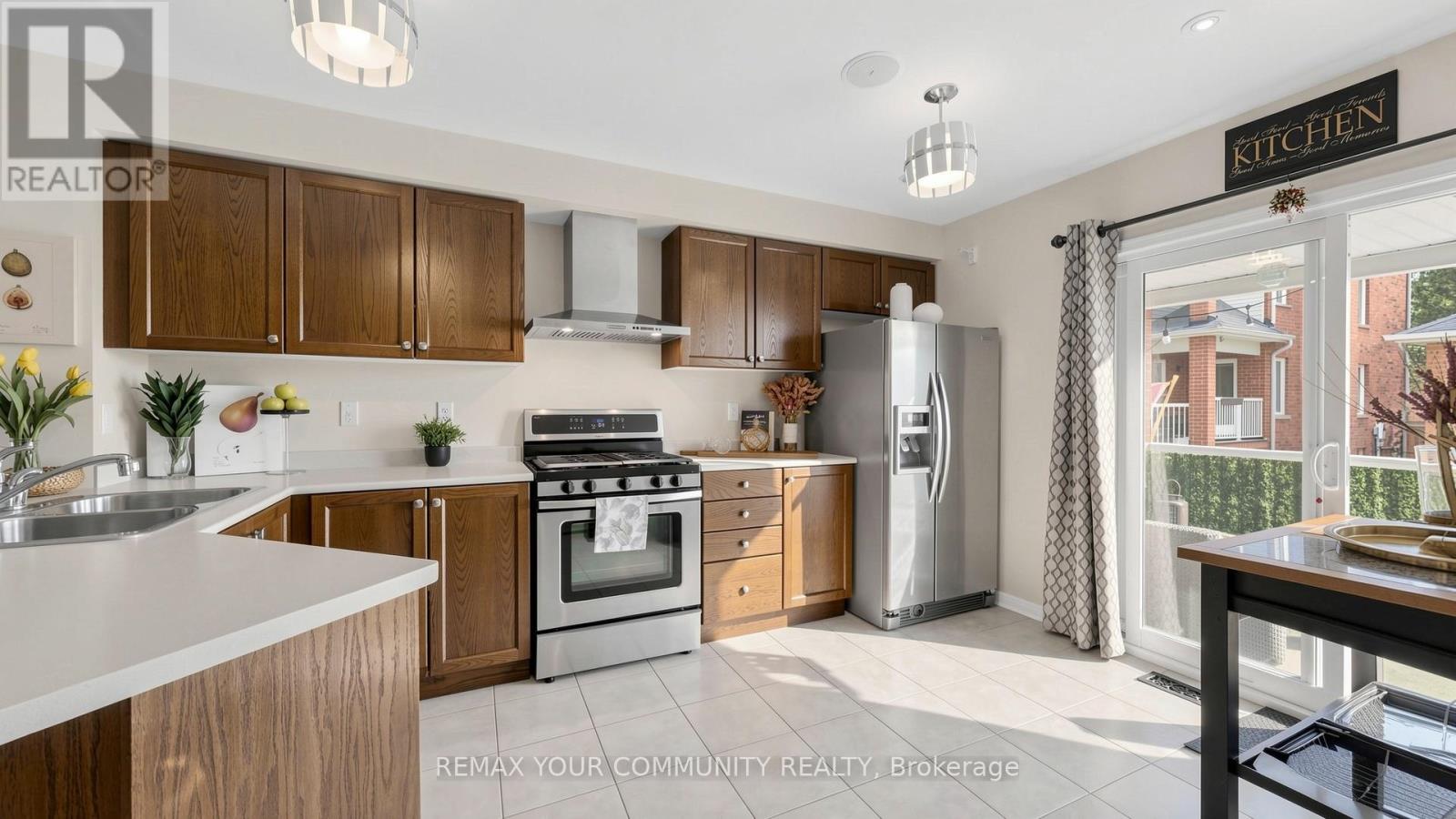 71 Odoardo Disanto Circle, Toronto, Ontario  M3L 0G1 - Photo 10 - W12936940