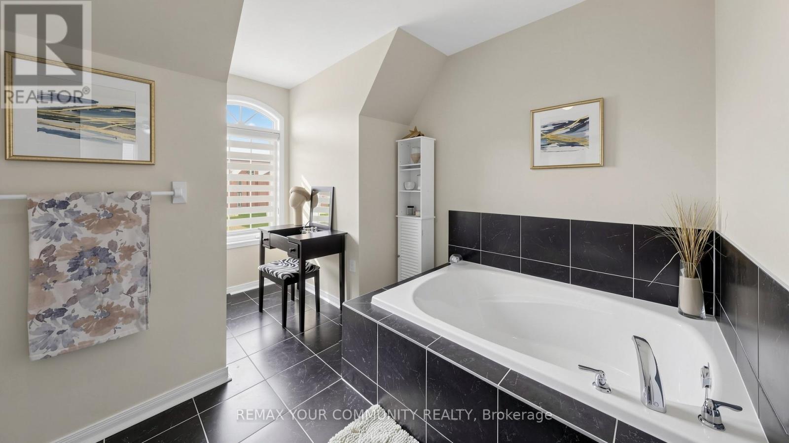 71 Odoardo Disanto Circle, Toronto, Ontario  M3L 0G1 - Photo 34 - W12936940