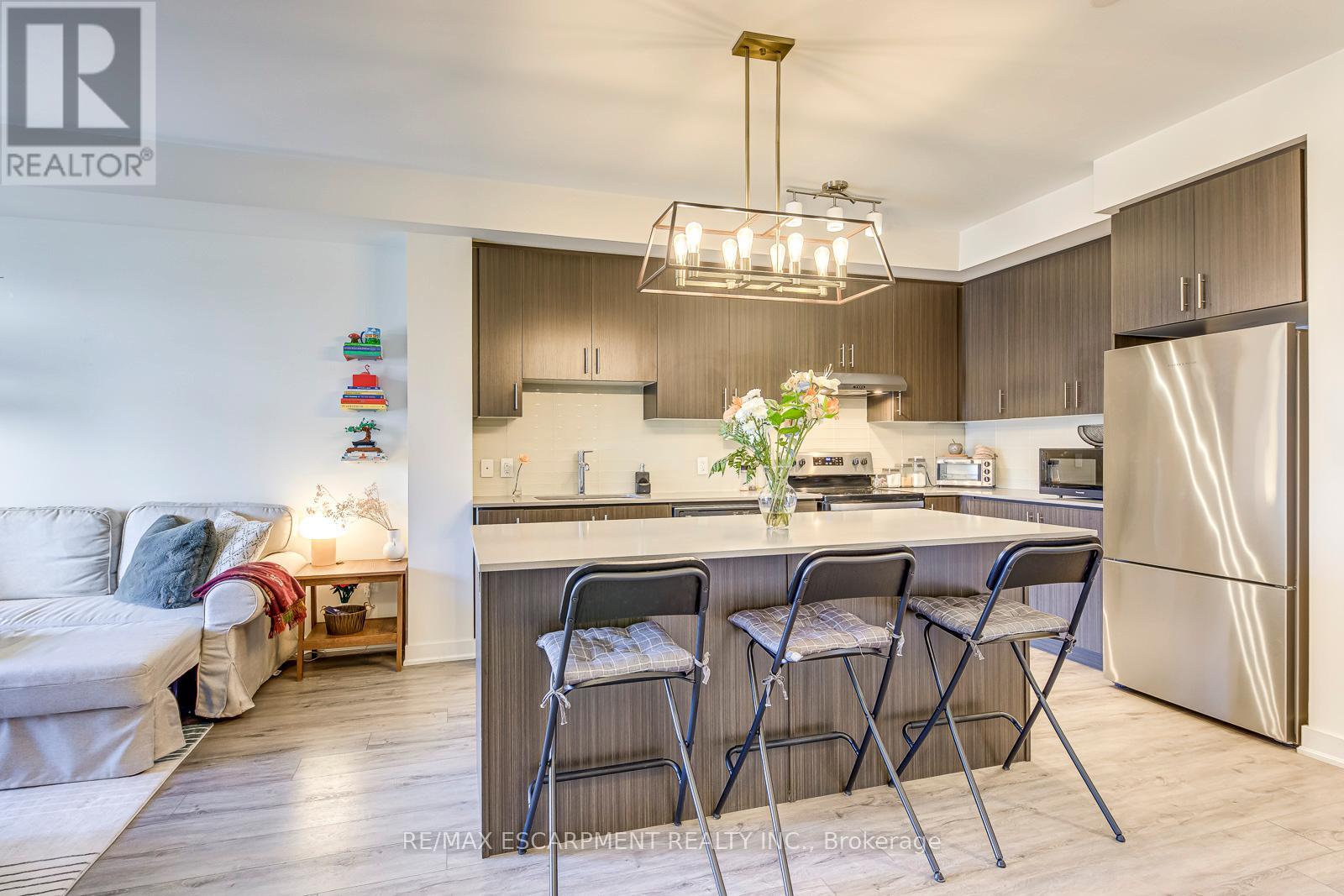 303 - 320 Plains Road E, Burlington, Ontario  L7T 0C1 - Photo 11 - W12936956